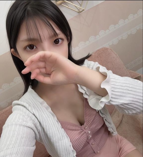 【先頭18：00～ご案内可能♪】<br>反則級の小柄巨乳ちゃん！！<br>【ちひろ】ちゃん★